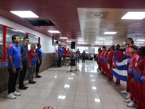 AylinAlvarezG's tweet photo. Un nuevo grupo de atletas regreso a la Patria de #SanSalvador2023. A ellos y a los que siguen en combate le agradecemos por poner el nombre de #Cuba en lo más alto del podio y por seguir fortaleciendo la juventud dentro del sector deportivo. #MasRetosMasCompromiso https://t.co/uKqS6Ss2sr