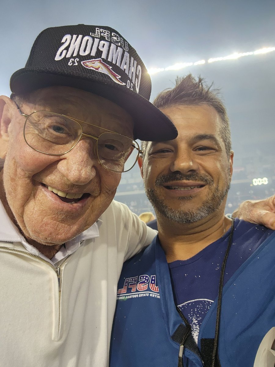 RT @USFLToday: Me and Lou Holtz !! https://t.co/HfXEf5opZp