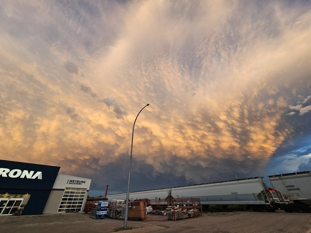Mammatus at Weyburn,Sk 9pm #skstorm #clouds #svrwx