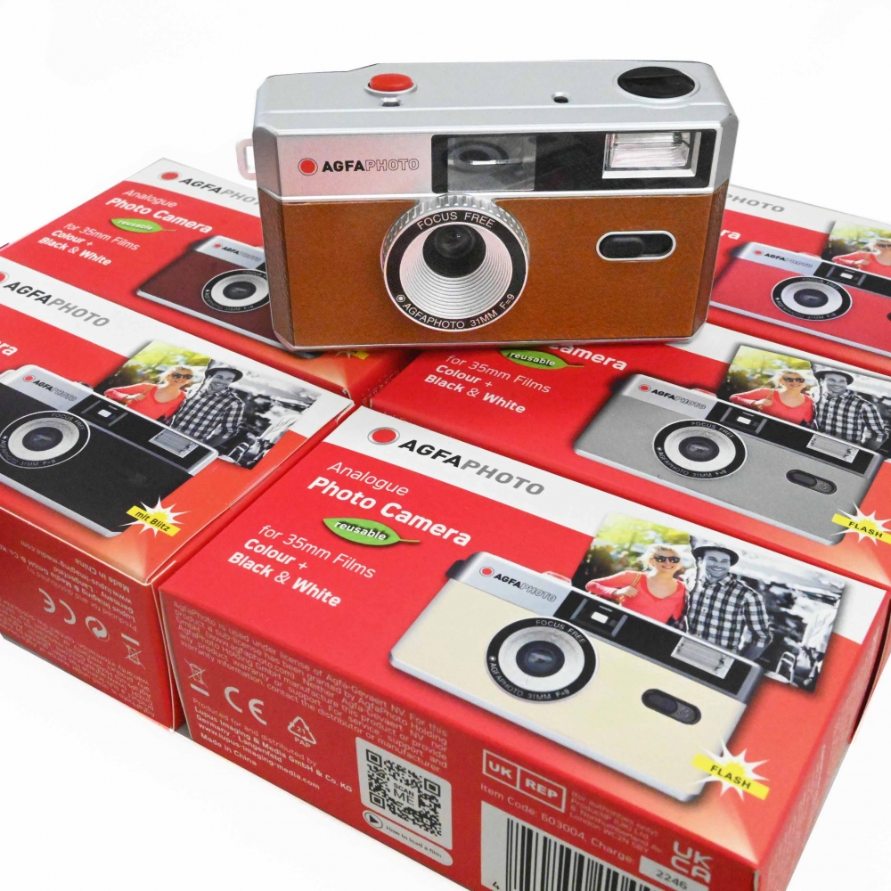 champcamera's tweet photo. #AGFA Photo Camera by #港北ニュータウン 店
気軽に楽しめるAGFAの #単焦点カメラ。フィルム装填がとても簡単なので初めての1台にお勧め。便利な専用ポーチとストラップ付き。5カラー展開です。
#PhotoCamera #フィルムカメラ #グリーンライン
#都筑ふれあいの丘
https://t.co/obhdsrkNdy https://t.co/Txys8pIcaf