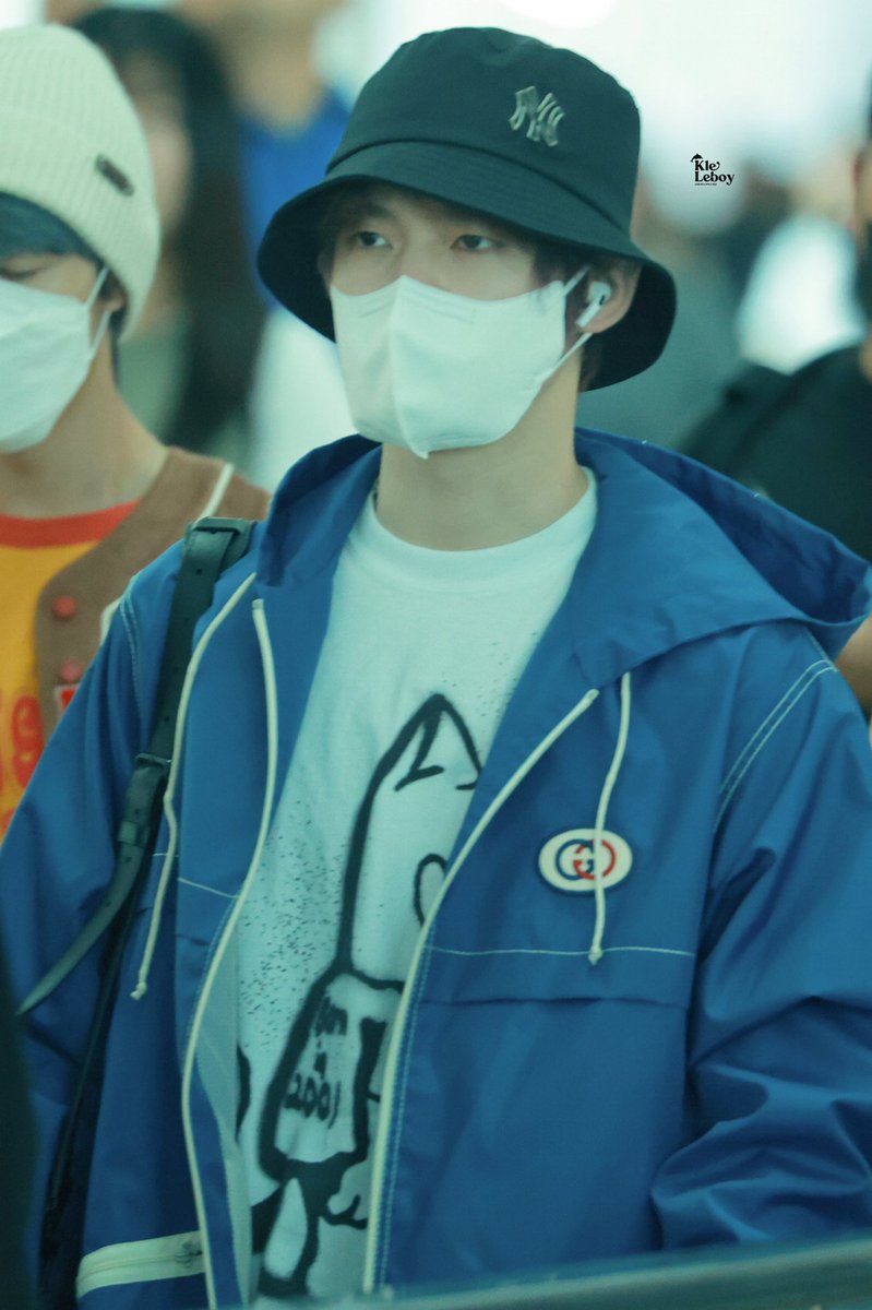 _____leledream's tweet photo. 천러 오늘 입은 티셔츠 뒤에
BORN IN 2001 써져잇어 천러잖아ㅜㅋㅋㅋㅋㅋㅋㅋㅋㅋㅋㅋㅋㅋㅋㅋㅋㅋㅋㅋㅋ https://t.co/fLUqIxiiXK