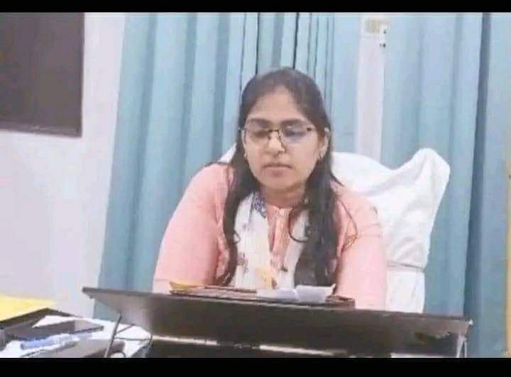 MRIsteyaqueAli's tweet photo. इस लड़की ने उन सभी लड़कियों के लिए कामयाबी के दरवाजे बंद कर दिये हैं जो शादी के बाद ससुराल में पढ़ लिखकर अपना कैरियर बनाना चाहती हैं ।😔

लाखों लड़कियों का भविष्य चौपट कर दिया इसने।#jyotimorya https://t.co/onaqD2rcSh