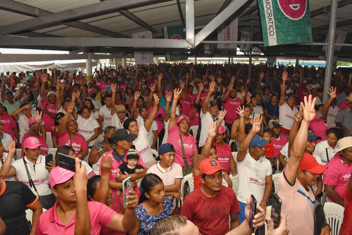 Sin distracciones, aquí seguimos imparables… 

Ni la lluvia detuvo a la familia <a href="/CaDemocratico/">Cambio Democrático</a> de #Coclé para reunirnos hoy y reforzar nuestro compromiso para este 9 de julio en la casilla 4️⃣✅. 

Avanzamos enfocados en la victoria y devolverle junto a <a href="/rmartinelli/">Ricardo Martinelli</a> los mejores