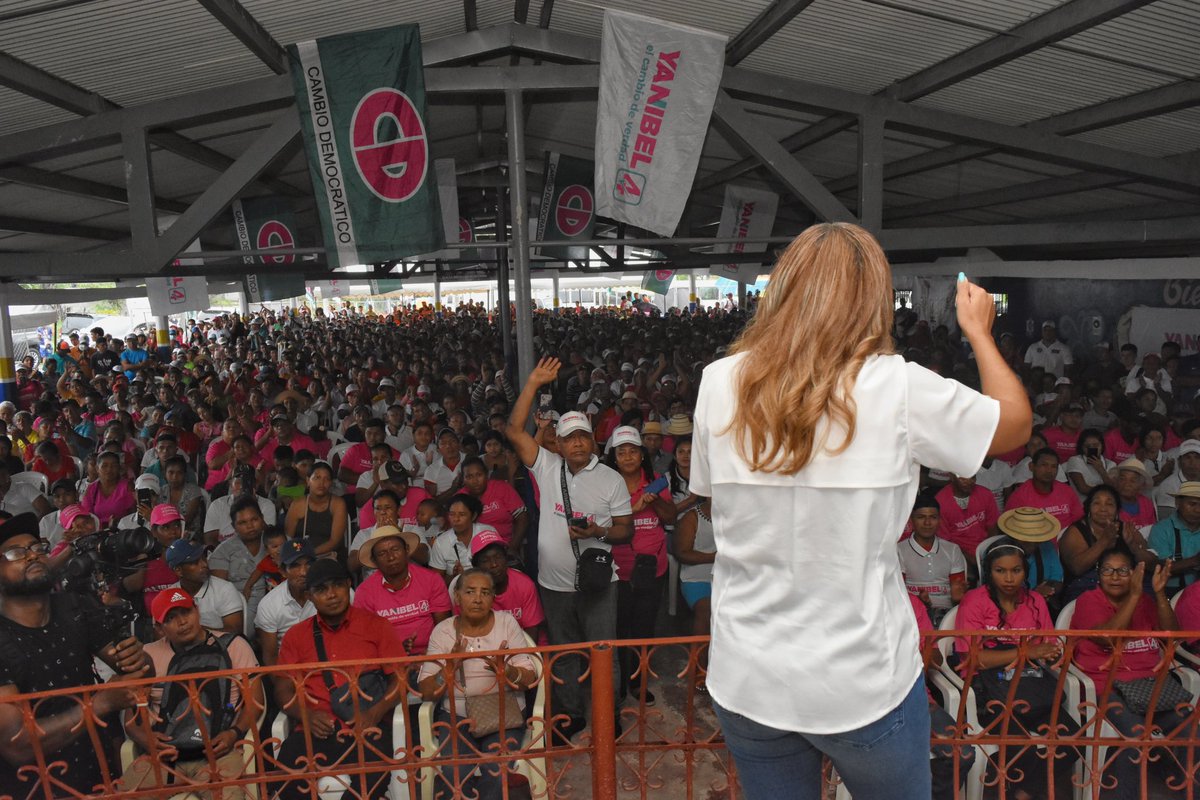 YanibelAbrego's tweet photo. Sin distracciones, aquí seguimos imparables… 

Ni la lluvia detuvo a la familia @CaDemocratico de #Coclé para reunirnos hoy y reforzar nuestro compromiso para este 9 de julio en la casilla 4️⃣✅. 

Avanzamos enfocados en la victoria y devolverle junto a @rmartinelli los mejores días a los panameños.