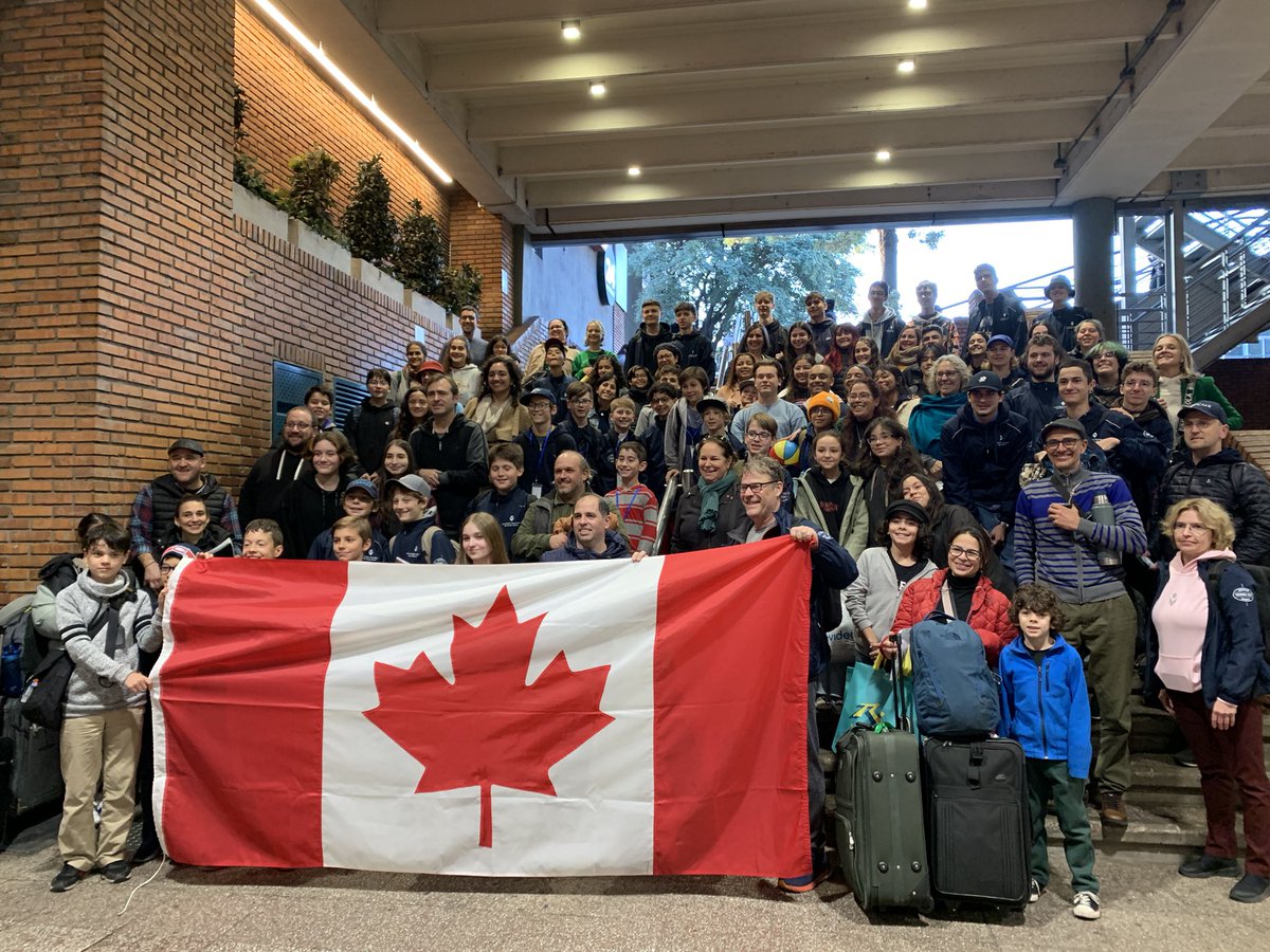IsabelleValois6's tweet photo. Les Petits Chanteurs du Mont-Royal de  🇨🇦 ya están en 🇺🇾 . Serán parte de nuestras celebraciones del Día de Canadá. 
Reconocido como uno de los mejores coros infantiles del Mundo, @ChoeurPCMR actuarán el lunes 03/07 en el @Sodre_Uruguay con el @cnjuvenilsodre https://t.co/gJRq1TXfYr