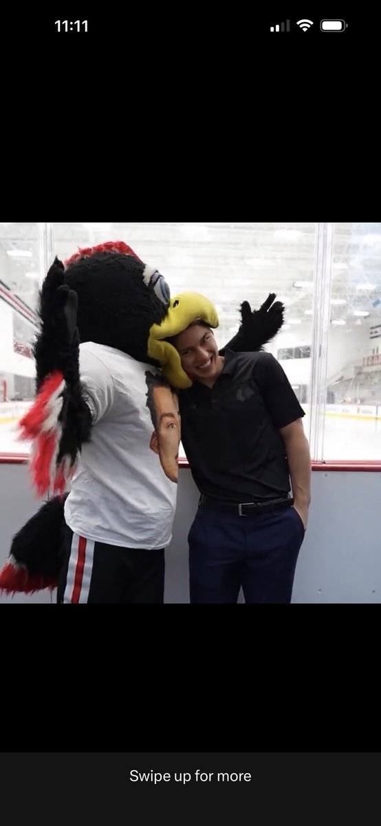 AdamRoseSells's tweet photo. @BhawkTommyHawk @NHLBlackhawks The Roger. 🐶😆😎😉 #roger #rogerthat #tommyhawk #mascot https://t.co/mcMnkZDbwL