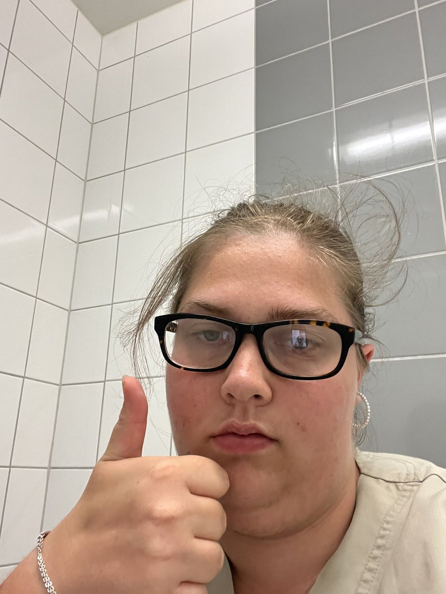 lombabylon's tweet photo. Lmao me at the start of a 10 hour night shift vs the end,let’s just say I’m not made for night shifts https://t.co/I4C939lmjz