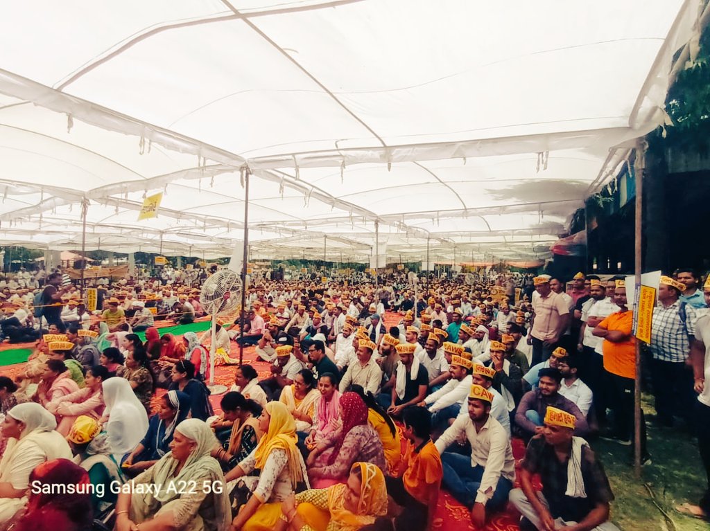 Haryanaclerk351's tweet photo. अबकी बार दो हमारा अधिकार
 #haryanaclerk35400
@mlkhattar @cmohry @anilvijminister @DeependerSHooda  @OPDhankar @Dchautala @BJP4Haryana @moolchandbjphry @jantatv_news @aajtak @News18Haryana @ANI #5julyharyanaclerkonstrike https://t.co/bVlRrQSH6H