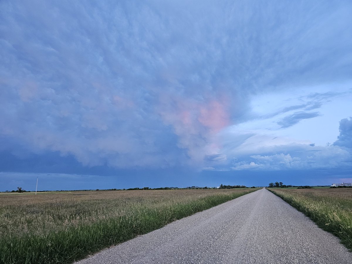 Lightning in those clouds! #mammatus #skstorm 913pm east of Weyburn,Sk