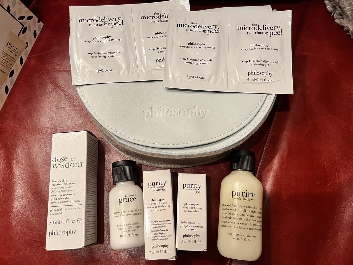 kitteninChrist's tweet photo. Got this great deal from @ultabeauty today, buy any Hope collection of @lovephilosophy get a free gift bag of pure and simple daily essentials package ๐first time using this since #Jeffsatur is Friend of #lovephilosophy
#jefflovesphilosophysea
#bouncyskinisin
#boostofhope https://t.co/Exk206Axcn