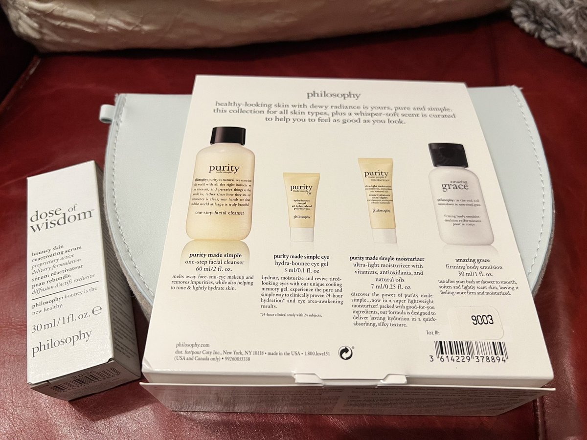 kitteninChrist's tweet photo. Got this great deal from @ultabeauty today, buy any Hope collection of @lovephilosophy get a free gift bag of pure and simple daily essentials package ๐first time using this since #Jeffsatur is Friend of #lovephilosophy
#jefflovesphilosophysea
#bouncyskinisin
#boostofhope https://t.co/Exk206Axcn