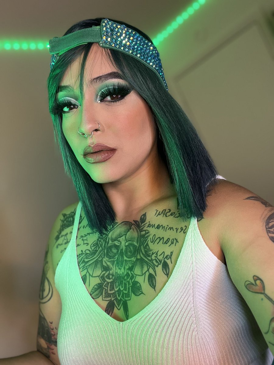 KekaaEnid's tweet photo. Me fui a trabajar bien linda hoy 🍀🌿💚🖤 https://t.co/L09PAIGq6K