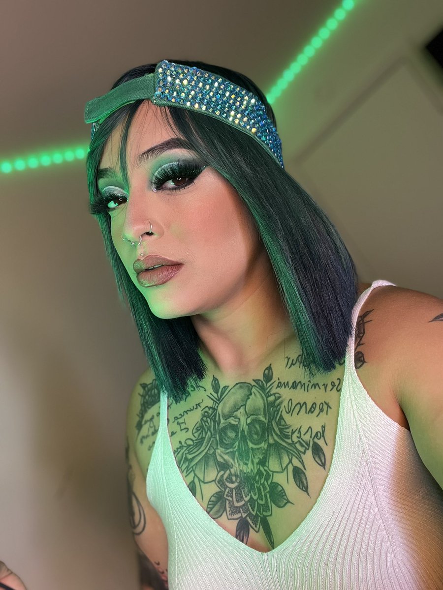 KekaaEnid's tweet photo. Me fui a trabajar bien linda hoy 🍀🌿💚🖤 https://t.co/L09PAIGq6K