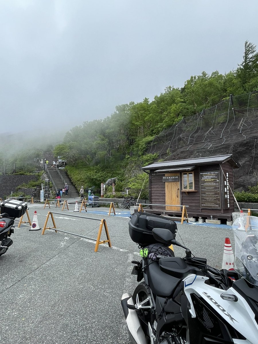 400Xmasa's tweet photo. 富士山五合目
寒っ！
#400X https://t.co/hVH5XYVp13