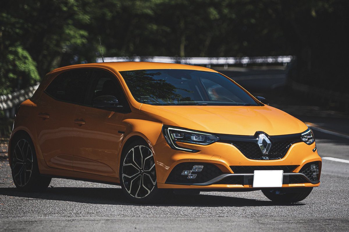 EVOX_10969's tweet photo. 先月にエボ降りて
RENAULT MEGANE R.S.
に乗り換えてました！

スイッチたくさん付いててよくわかんね😉 https://t.co/pmAWo7u2si
