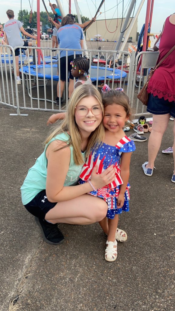 HarleyRene96's tweet photo. My best girl 🤍❤️💙 https://t.co/Wg8FqCjCAf