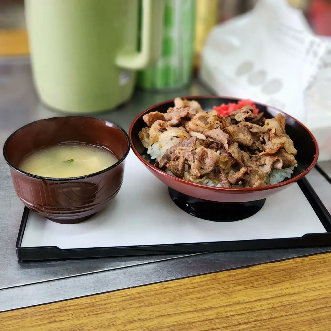 Shige19751025's tweet photo. めだかを★4と格付けしました。
食べログ『3.37』
いのしし肉 焼肉丼￥800
熊丼￥1,200
お店情報→https://t.co/z015R32byB #ライブドアグルメ https://t.co/48nqQqSvHW
