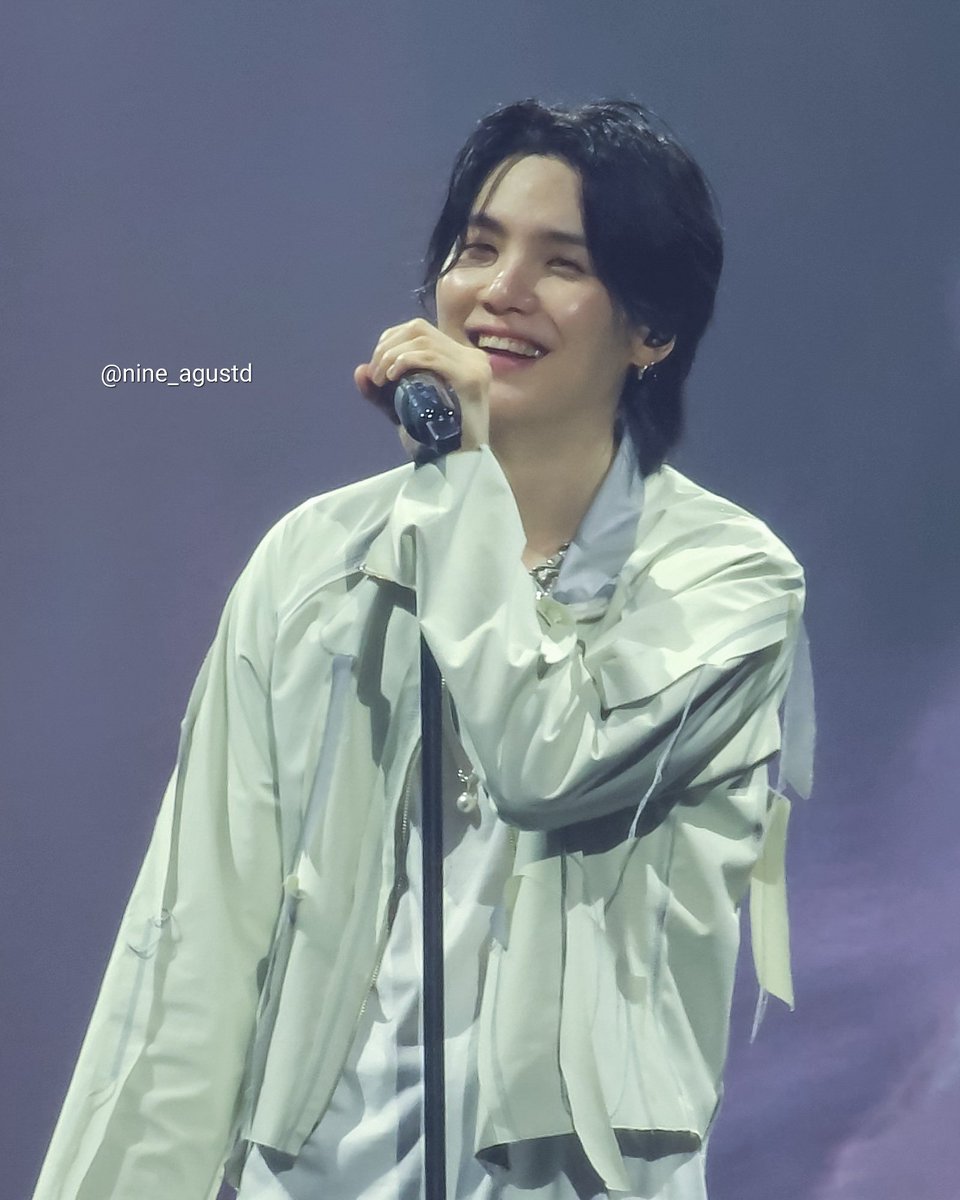nine_agustd's tweet photo. 네가 이렇게 웃는 날이 더 많았으면 해 
#SUGA_AgustD_TOUR 
#SUGA #AgustD https://t.co/HOj86kSGQi