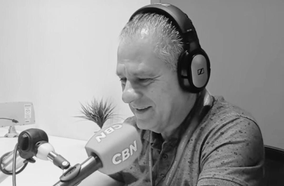 Conversávamos diariamente fora do ar sobre esporte. O Gil Rocha Manoel estava na Rádio Banda B e eu na CBN Curitiba.

Em novembro de 2021, a CBN mudou de frequência, o Gil também e o nosso papo foi para o ar.

E sei que continuamos a prosa em alguma outra sintonia.