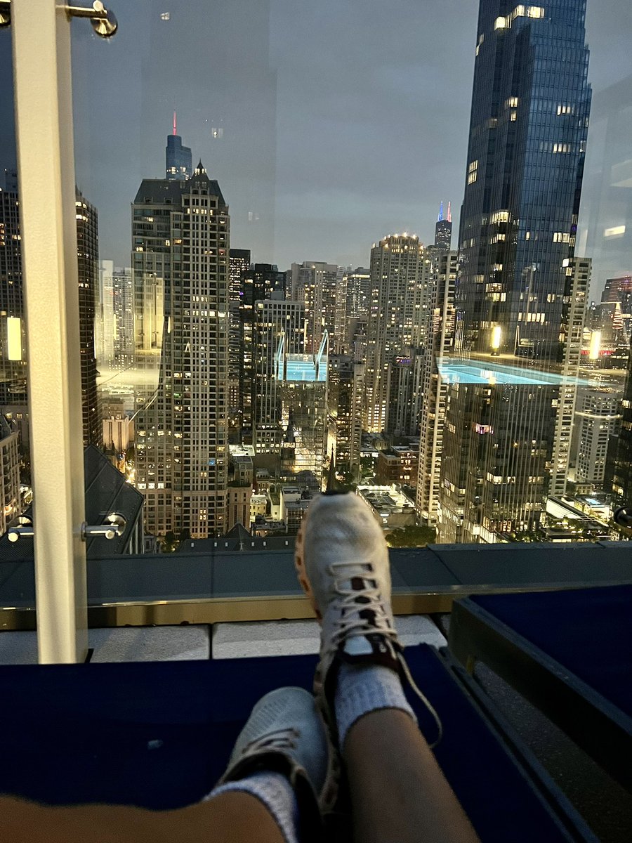 LauraMcclard's tweet photo. Waiting for the fireworks! ❤️❤️ https://t.co/VySLfg5K7R