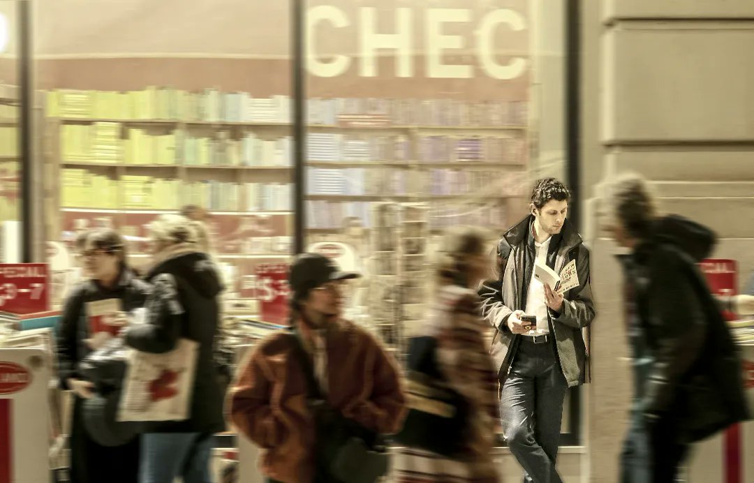 readers being readers
📚📖

#streetphotography #streetmoment