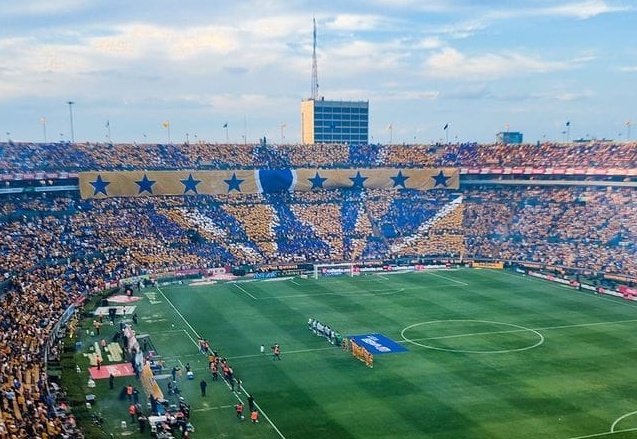 LIBRESYLOKOS's tweet photo. Recibimiento al más campeón de Nuevo León. 

Vamos Los Tigres. https://t.co/uOmx9SBMsU