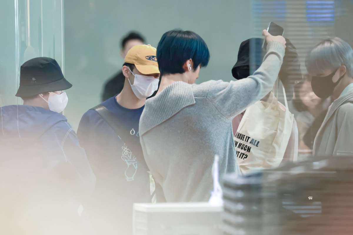 230702 HQ

지성이의 새 가방을 궁금해하는 형들이ㅋㅋㅋ

#지성 #박지성 #JISUNG #NCT 
#NCTDREAM #엔시티드림