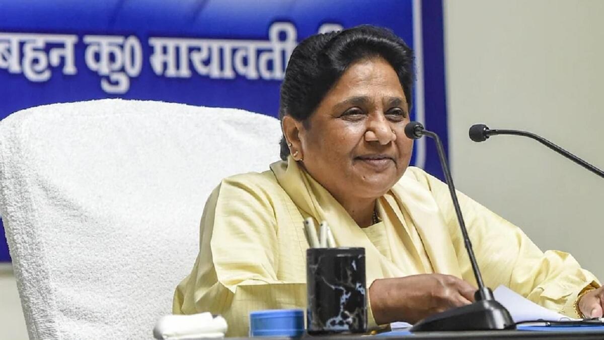 TimesBsp's tweet photo. आज दिनांक 02-07-2023 को  समय  सुबह 11:30 बजे, बहुजन समाज पार्टी की राष्ट्रीय अध्यक्ष, उत्तर प्रदेश  की पूर्व मुख्यमंत्री बहन कु. मायावती जी,   महत्वपूर्ण  मुद्दों  को लेकर  ANI /PTI को बाइट देंगी। जो  सभी  प्रमुख न्यूज़ चैनलों पर लाइव  प्रसारित की जाएगी https://t.co/xtier5rnz5