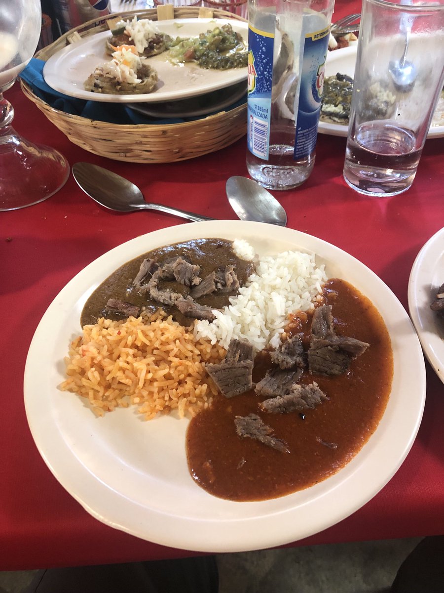 jinwnt's tweet photo. 5 moles. Riqueza gastronómica, Oaxaca, México. El negro es mi preferido. https://t.co/nCNT1hexJk