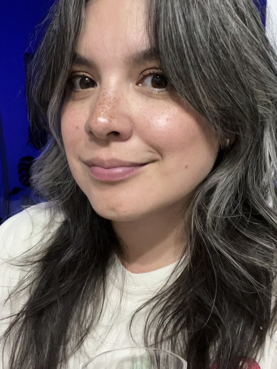 RachyLuu's tweet photo. Bc I did my hair and make up and ALMOST went out https://t.co/3ztRQIRveM
