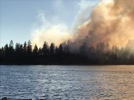 FireTracApp's tweet photo. Medical Lake, WA
Evacuations are in place on the west side of Clear Lake as more resources are being mobilized to fight a #wildfire with structures threatened. 

Photo by: Amelia Mills
https://t.co/P6T2yZO34e https://t.co/VBHahHF5c3