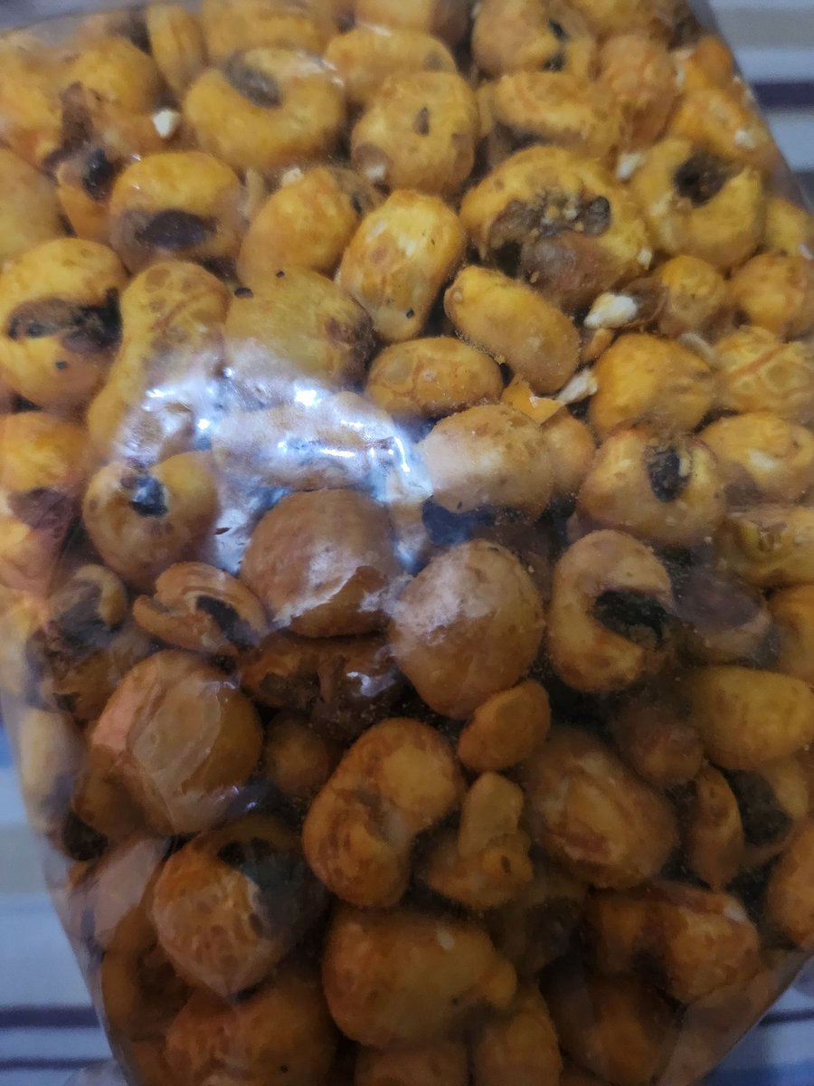 IAm_Baneng's tweet photo. I went down to buy roast chicken for Dougie.. on my way back, napabili ako ng fave ice cream ko at snack lol
#Sorbetero #CornPuff 
@ApatheticDame @dudeFalken1 @DolorNolet https://t.co/MbPD0wfHOl