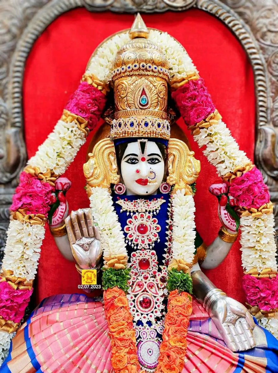 WarangalTemples's tweet photo. 02.07.2023 ఆదివారం ఉదయం శ్రీ భాగ్యలక్ష్మి అమ్మవారి దర్శనం 🙏

శ్రీ మాత్రే నమః 🙏🍁🙏 https://t.co/ekflZyD1J7