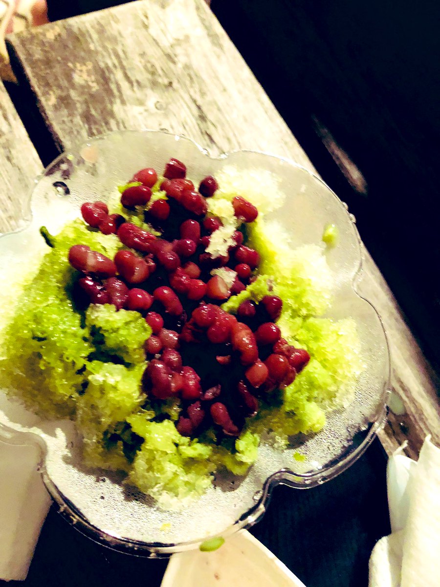 j_ly0704sun's tweet photo. 暑いねー🫠

かき氷食べたい🍧皆さんは何味がお好き(๑´ڤ`๑)？

私は王道の苺練乳と宇治抹茶(練乳と小豆のせ)が好きだな☺️ちょっと変わったのだと、バレンシアオレンジと生クリーム。メロンも美味しかったなー✨ https://t.co/ll7T49wB8K
