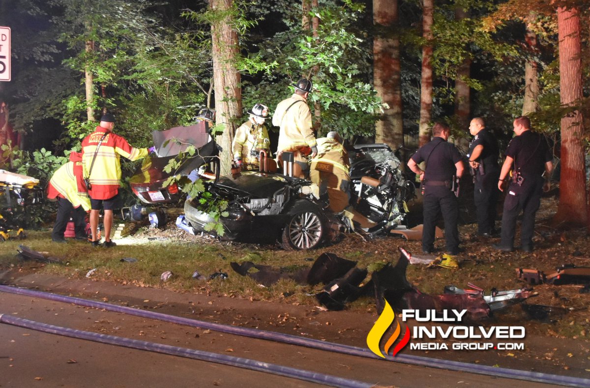 FullyInvMedia's tweet image. Charlotte Firefighters from Station 39 &amp;amp; Station 24 working to extricate a driver from a crash after a vehicle hit a tree on 4 Mile Creek Rd Near Raintree Ln. On July 1st in South Charlotte. MEDIC transported one to a hospital for treatment.