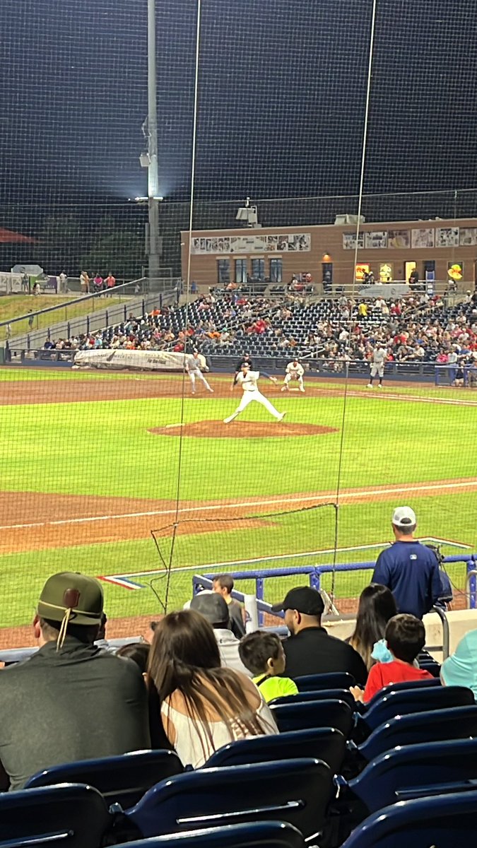 Robert Thompson tweet media