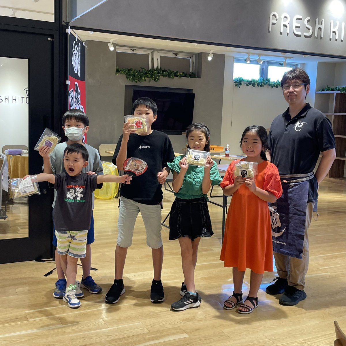 oidayaramen's tweet photo. 駿河屋アスモ店内の無印良品さんでワークショップ開催中！
１階ではつけ麺の試食もやってます。
お気軽にお立ち寄りください。
 #ワークショップ #Myラーメンを作ろう #駿河屋アスモ店 #無印良品 #老田屋 https://t.co/bPl3tFz7eu