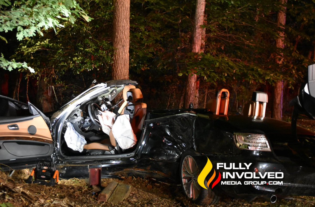 FullyInvMedia's tweet image. Charlotte Firefighters from Station 39 &amp;amp; Station 24 working to extricate a driver from a crash after a vehicle hit a tree on 4 Mile Creek Rd Near Raintree Ln. On July 1st in South Charlotte. MEDIC transported one to a hospital for treatment.