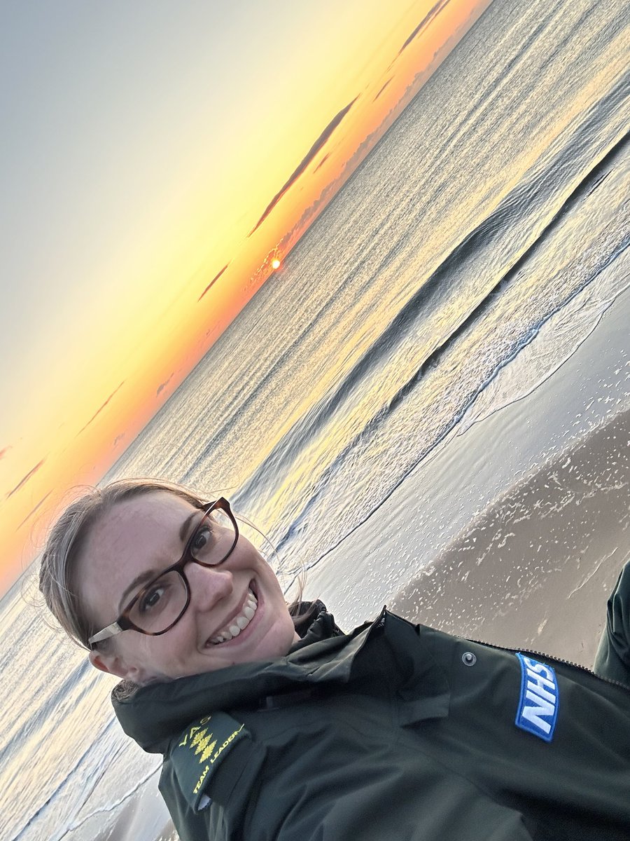 RachSmith0207's tweet image. Playing peek-a-boo with the sun ☀️

This is the first @YorksAmbulance Operational Commander night shift I’ve done since moving to Scarborough. I was treated to a lovely sunrise, definitely one of the plus sides to working night shifts 😁

#sunrise #shiftworker #nightshift