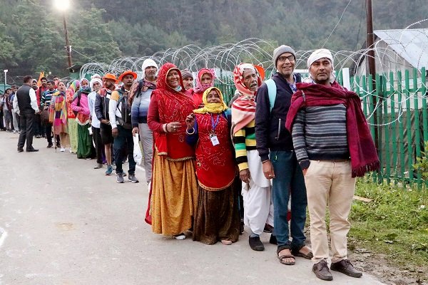 RisingKashmir's tweet photo. #SecondBatch of 4,416 #pilgrims set out for #holyYatra from #Jammu

Reports Arvind Sharma 

@OfficeOfLGJandK @manojsinha_
@diprjk @ShriSasb @Divcomjammu

https://t.co/pgpzunsNoe https://t.co/WztN7UW2VS