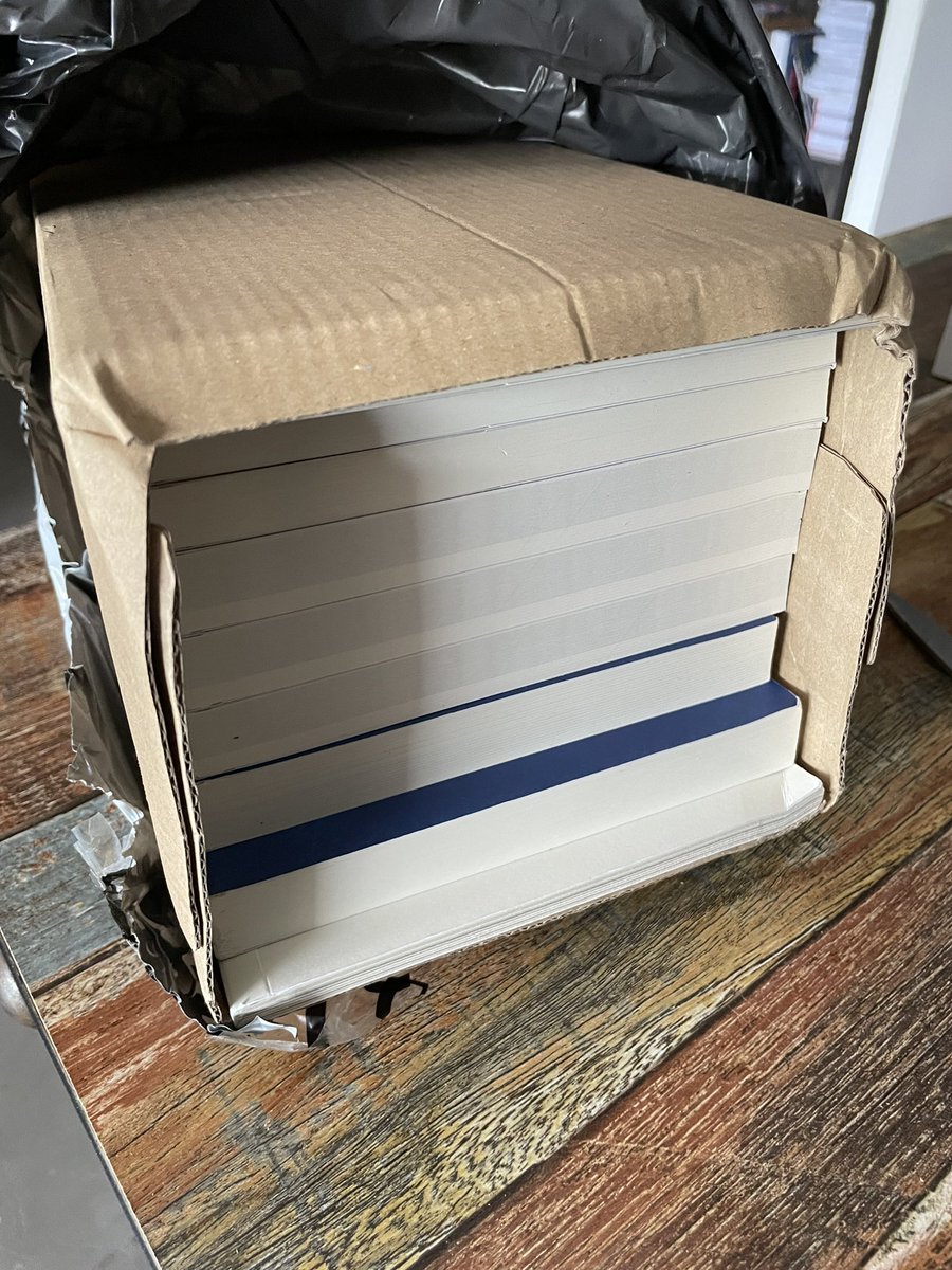 BiblioKK's tweet photo. Walaupun hampir 2 minggu dalam proses renovasi, ruang buku kami tetap ada yang ingin kunjungi. 

Dari ruang hati kami, kami amat berterima kasih atas kesudian bukuwan di luar sana. ☺️ https://t.co/3AJXmSS9aM