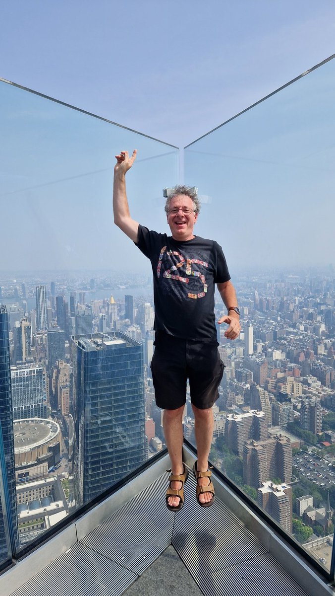 dmkenward's tweet photo. Fantastic time spent @EdgeNYC. Great experience. Did the ledge drop, or I levitate? #NewYork #TheEdge #Edge https://t.co/UcdTyt7XDj