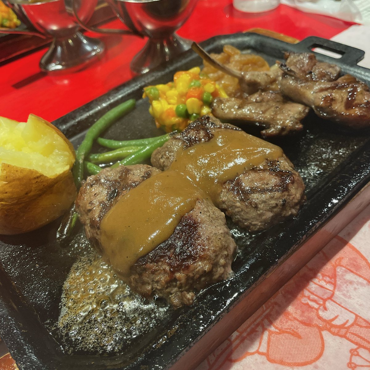 nao357carrera's tweet photo. ハングリータイガーを食す
#レッドウィング
#ベックマン
#リーバイス 
#LVC
#LVC1944
#大戦モデル https://t.co/kKetYoNlUr