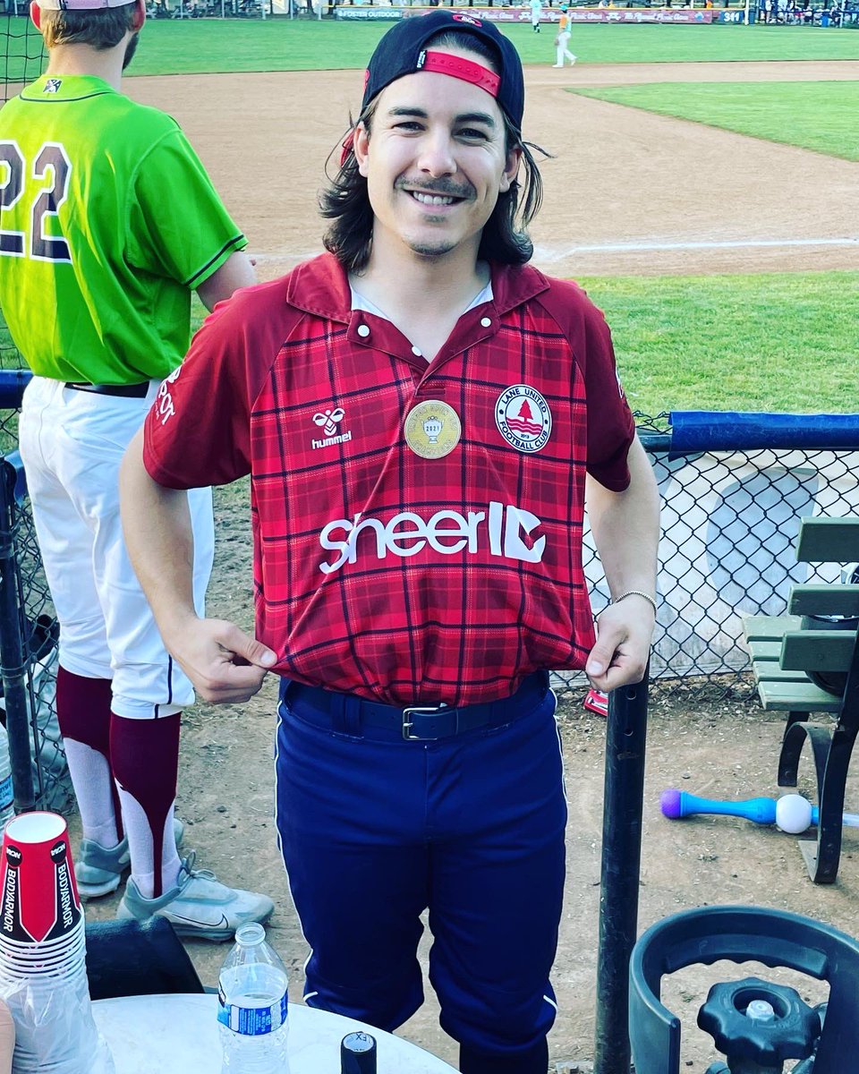 LaneUnitedFC's tweet photo. ⚾️ Take me out to the ballgame ⚾️
We’re thrilled to be taking part in Random Jersey Night at @picklesbaseball ‼️
#WATR #soccerbaseball #sportcrossover #portlandpickles https://t.co/fesQwtQEE7