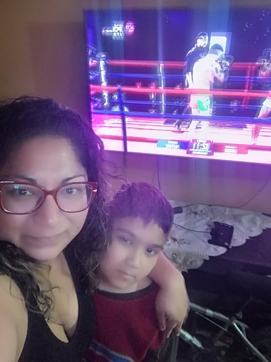 32_Negra's tweet photo. #fightingxTNTSports junto con mi hijo menor viendo estas excelente peleas 🥰 https://t.co/nUh8oK23Wz