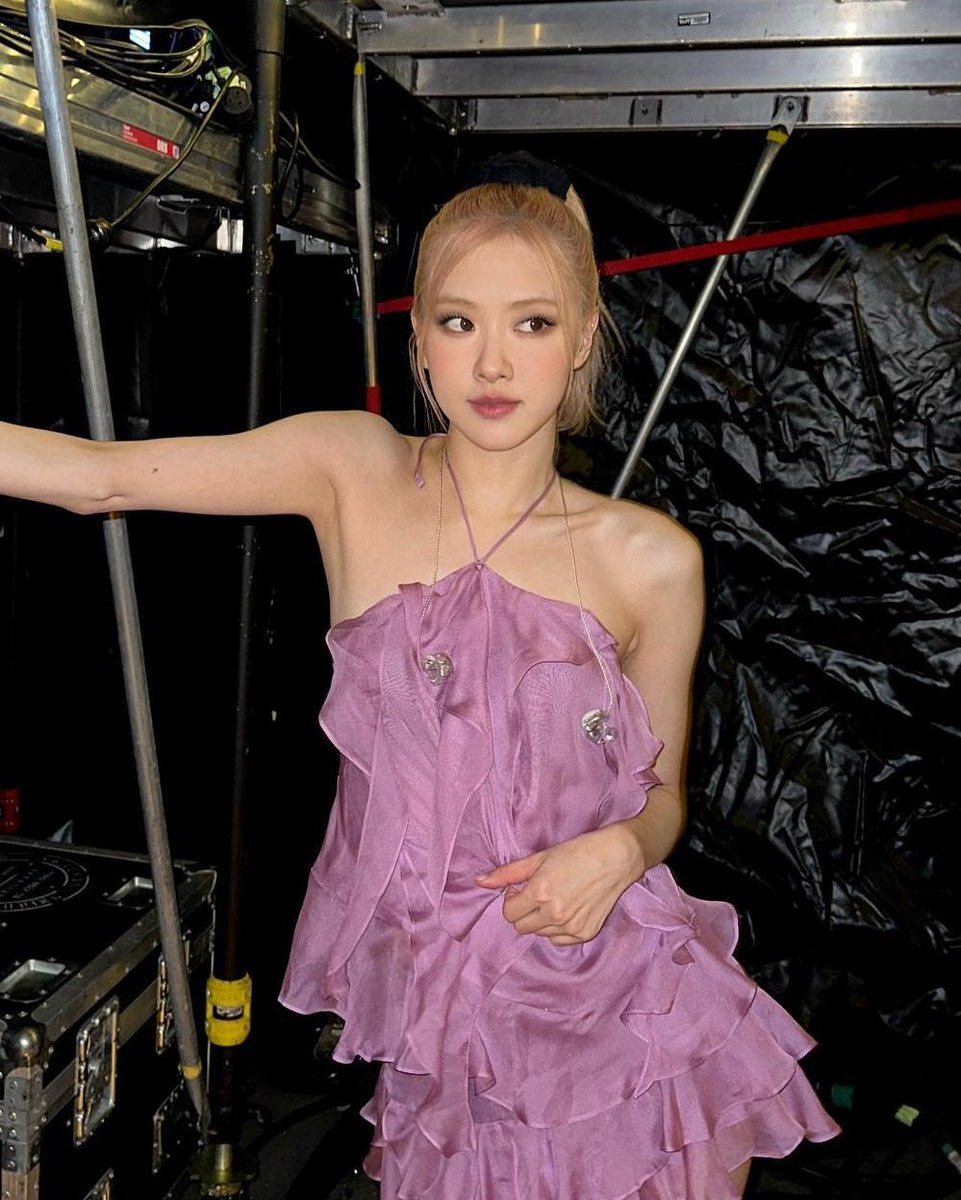 EVERYONE'S DREAM GIRL ROSÉ