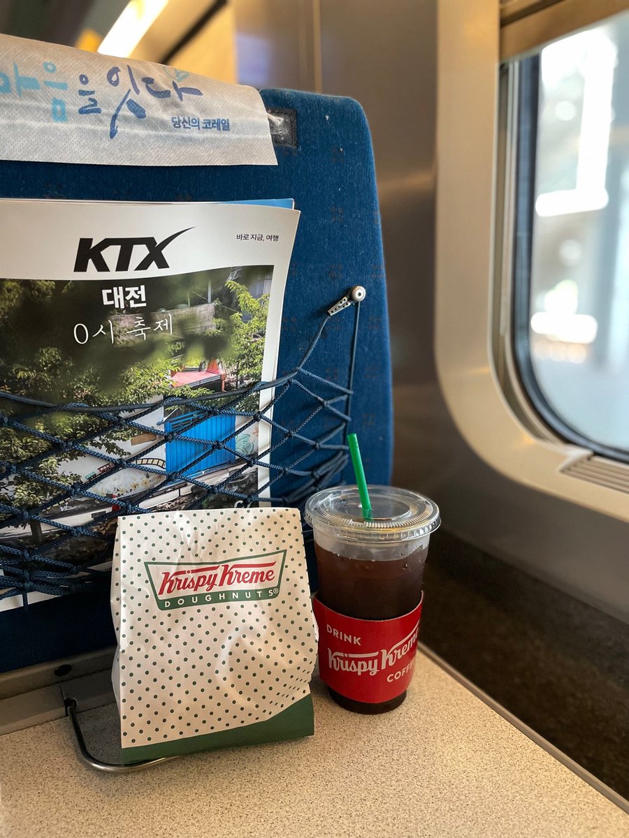 krzywasabi's tweet photo. ☕️🧊🍩🧊🍩🧊☕️ (@ krispy kreme Doughnuts &amp; Coffee in Dong - gu, Busan) https://t.co/KLraT31jyr https://t.co/kjdP4tgJEr