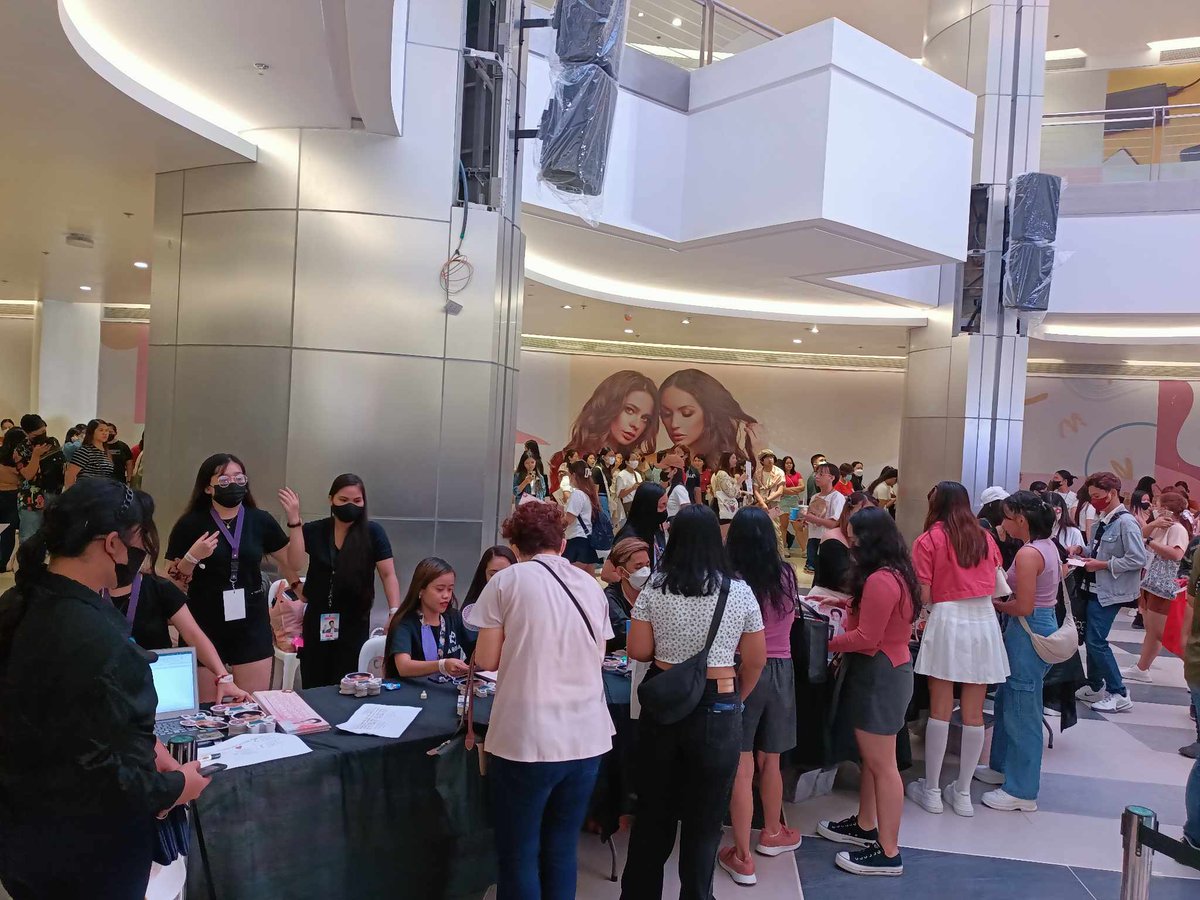 chaeunwoophofc's tweet photo. Currently happening at the Bundles of CHArm Pre-show Event "FANZONE" 🍩

Everyone are welcome to join us today! 💜🧡

We are here at Quantum Skyview, Upper Ground B, Gateway Mall 2.

#DunkinPHBundlesofCHArm 
#ChaEunWooDunkinPH
#DunkinPH
#CHAEUNWOO https://t.co/Tj5AIHUwBA
