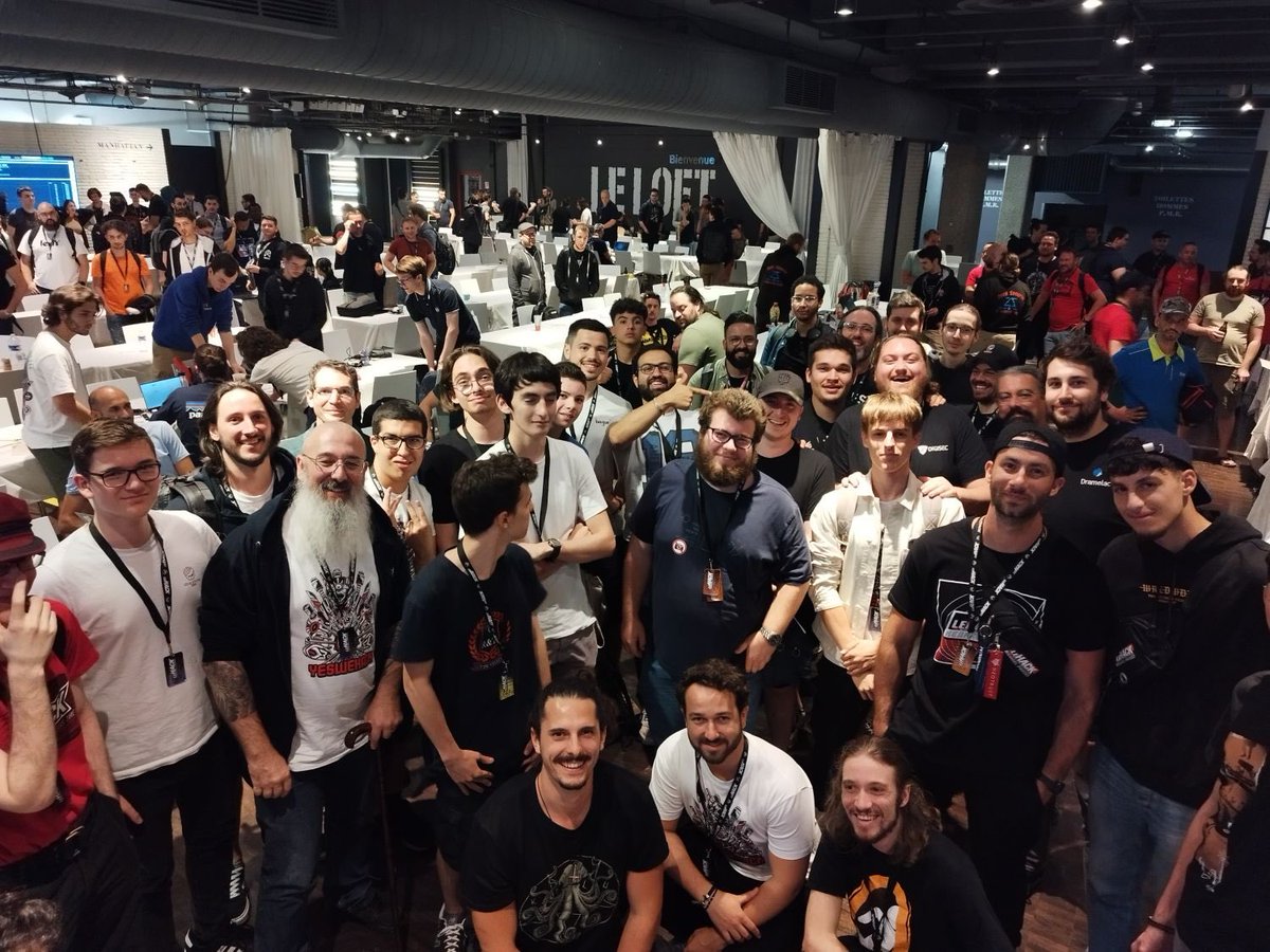 Félicitations à @ everyone pour leur deuxième place au wargame. Ils repartent sans lot car ils ont décidé de donner leur lot aux 4èmes.