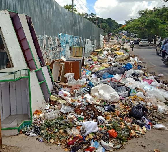 pas_sad's tweet photo. Save us from this Garbage nightmare!

#HulimangalaForCMC
#GarbageFreeHulimangala
#SwatchElectronicsCity 

Please help
@CMofKarnataka @siddaramaiah @DKShivakumar @DKSureshINC 
@INCKarnataka @ZP_BenglruUrban @ZillaUrban @CommrPR @karnatakakspcb https://t.co/j2FjO9JtKp